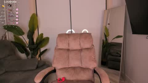 Helen online show from December 21, 2025, 3:08 pm