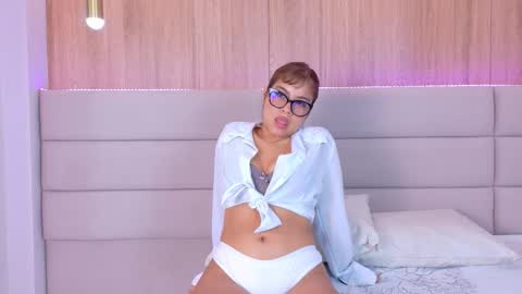 helenafoumier online show from February 28, 2026, 10:33 pm