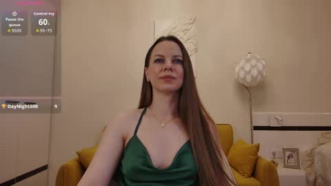 Snapshot of helenbenit chatting on May 24, 2026, 3:22 am Helen online show from May 24, 2026, 3:22 am
