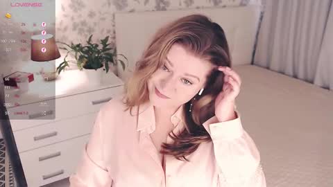 Helena Bonham online show from September 13, 2025, 4:45 am