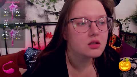 helendanvers online show from November 5, 2025, 2:55 am