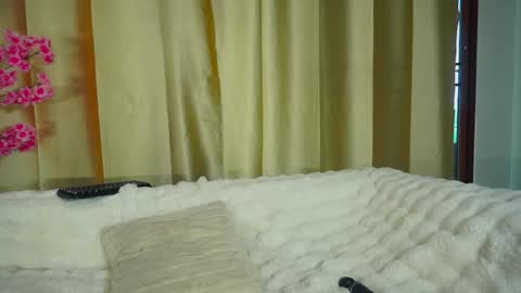 Helenn online show from May 19, 2026, 2:18 am