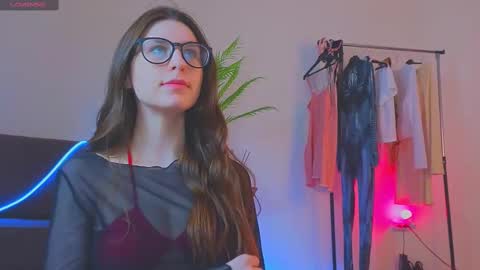 Snapshot of helenmann_ chatting on March 3, 2025, 6:04 am   online show from March 3, 2025, 6:04 am