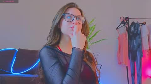 Snapshot of helenmann_ chatting on March 3, 2025, 9:11 am   online show from March 3, 2025, 9:11 am