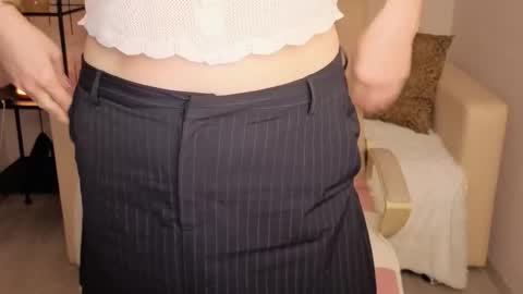 Helen online show from September 25, 2025, 1:42 am