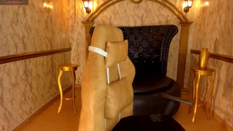 Snapshot of helenstanfordd chatting on November 10, 2025, 12:37 pm Helen or Hells online show from November 10, 2025, 12:37 pm