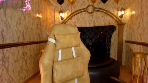 Snapshot of helenstanfordd chatting on November 20, 2025, 12:27 pm Helen or Hells online show from November 20, 2025, 12:27 pm