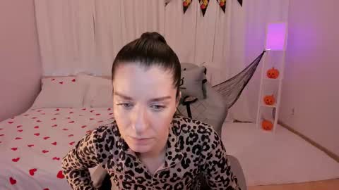 Helen online show from October 30, 2025, 3:41 am