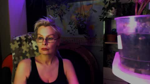 Snapshot of helgahimmele chatting on May 4, 2026, 5:42 pm Helga online show from May 4, 2026, 5:42 pm