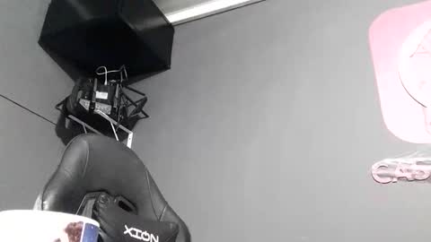 Snapshot of hell_boy66 chatting on October 21, 2025, 9:32 am Eros online show from October 21, 2025, 9:32 am