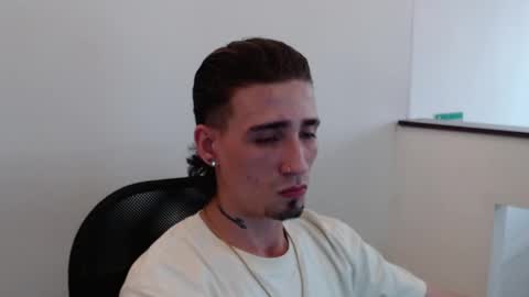 Snapshot of hell_boy66 chatting on March 5, 2026, 10:39 pm Eros online show from March 5, 2026, 10:39 pm