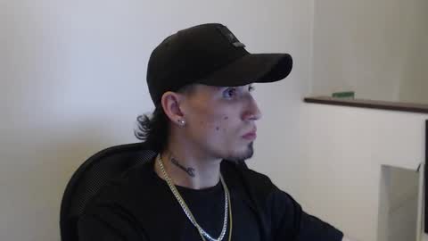 Snapshot of hell_boy66 chatting on March 12, 2026, 1:23 am Eros online show from March 12, 2026, 1:23 am