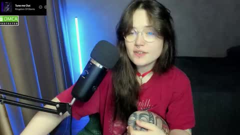 Red online show from September 23, 2025, 6:44 pm