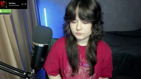 Red online show from November 8, 2025, 6:51 pm