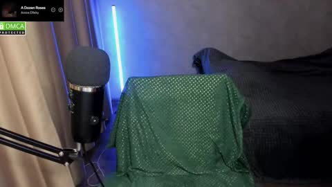 Red online show from November 30, 2025, 6:34 pm