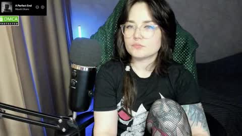 Snapshot of hell_hotline chatting on January 31, 2026, 8:51 pm Red online show from January 31, 2026, 8:51 pm