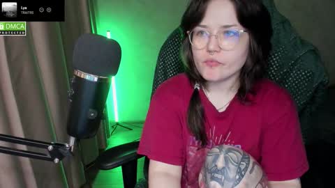 Snapshot of hell_hotline chatting on February 11, 2026, 10:04 pm Red online show from February 11, 2026, 10:04 pm