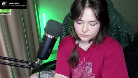 Snapshot of hell_hotline chatting on February 12, 2026, 8:15 pm Red online show from February 12, 2026, 8:15 pm