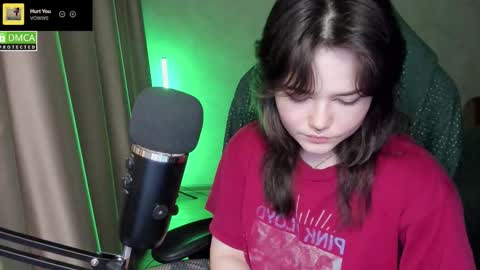 Snapshot of hell_hotline chatting on March 1, 2026, 8:33 pm Red online show from March 1, 2026, 8:33 pm