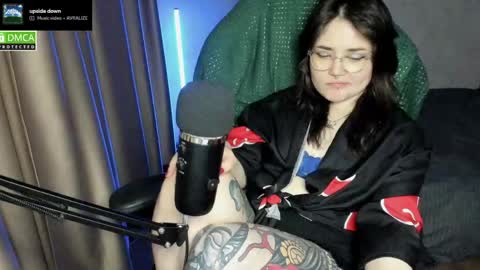 Snapshot of hell_hotline chatting on May 16, 2026, 8:18 pm Red online show from May 16, 2026, 8:18 pm