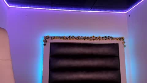 hellen__smith_ online show from June 27, 2026, 9:09 pm