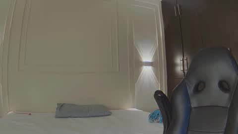 hellen_rice online show from December 23, 2025, 5:05 am