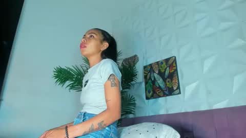 Snapshot of hellen_sky_ chatting on December 22, 2025, 7:00 pm hellen online show from December 22, 2025, 7:00 pm