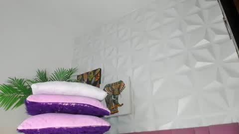 hellen     online show from June 11, 2026, 7:34 pm