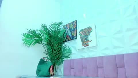 hellen     online show from June 15, 2026, 4:31 pm
