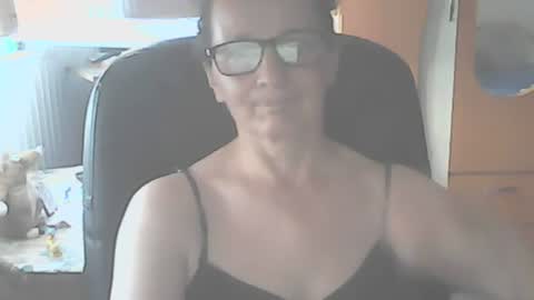 hellenmarie online show from June 29, 2026, 4:40 pm
