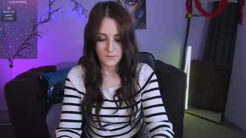 Helli online show from November 11, 2025, 8:09 pm