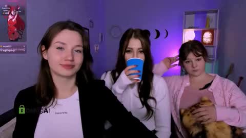 Helli online show from December 18, 2025, 8:26 pm