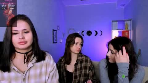 Helli online show from December 21, 2025, 8:27 pm