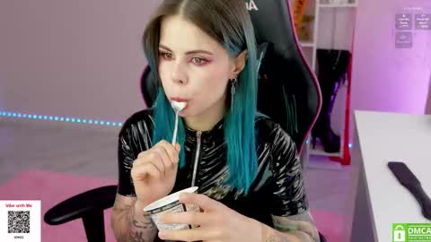 Snapshot of hellokittyalice chatting on October 21, 2025, 10:05 am Alice online show from October 21, 2025, 10:05 am