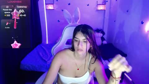 helloo_kityy25 online show from February 25, 2025, 3:42 am