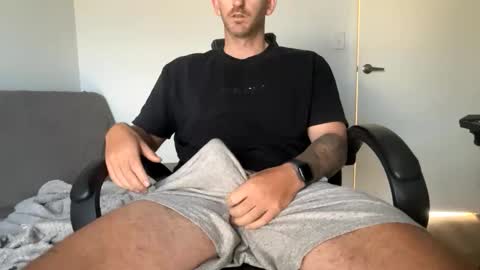 Snapshot of hendo92 chatting on September 26, 2025, 12:14 am Hendo online show from September 26, 2025, 12:14 am