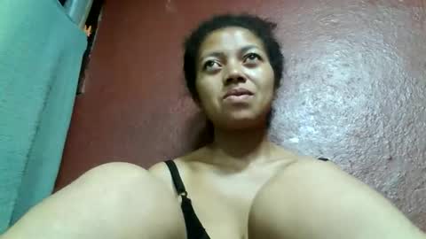 Snapshot of henitsaldy chatting on March 16, 2026, 5:44 am henitsaldy online show from March 16, 2026, 5:44 am