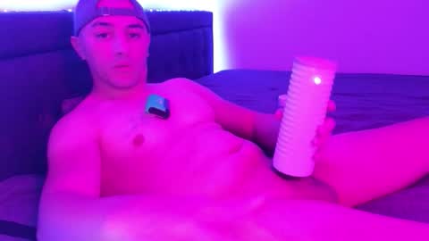 HENNIDRIP online show from November 22, 2025, 12:09 am