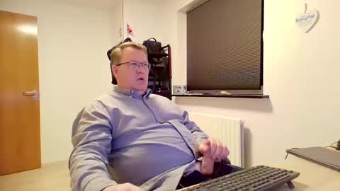 henrikrp1971 online show from February 4, 2025, 10:13 pm