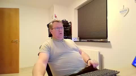 henrikrp1971 online show from February 16, 2025, 5:37 pm