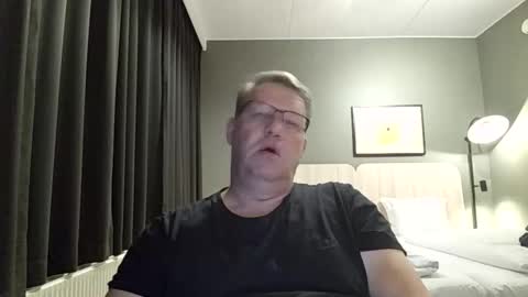 henrikrp1971 online show from November 17, 2025, 10:37 pm