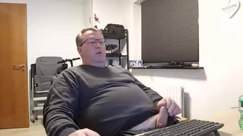 henrikrp1971 online show from November 25, 2025, 8:09 pm