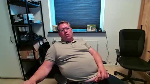 henrikrp1971 online show from May 6, 2026, 4:56 pm