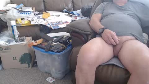 Snapshot of henryjxxx chatting on October 12, 2025, 10:47 am henryjxxx online show from October 12, 2025, 10:47 am