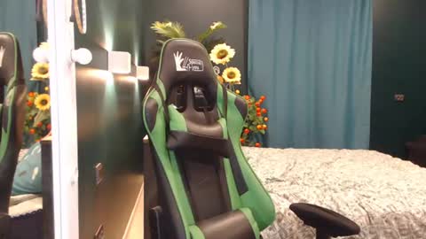 Hentaishiing online show from June 25, 2026, 4:22 pm
