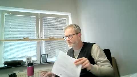 Snapshot of hering76 chatting on March 31, 2026, 7:53 am hering76 online show from March 31, 2026, 7:53 am