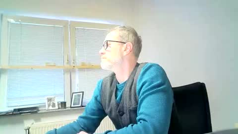 Snapshot of hering76 chatting on April 1, 2026, 6:36 am hering76 online show from April 1, 2026, 6:36 am