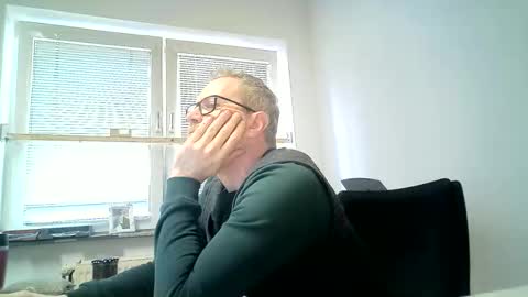 Snapshot of hering76 chatting on April 2, 2026, 8:45 am hering76 online show from April 2, 2026, 8:45 am