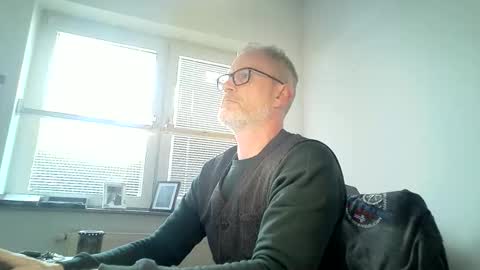 Snapshot of hering76 chatting on May 15, 2026, 8:21 am hering76 online show from May 15, 2026, 8:21 am