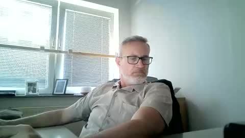 Snapshot of hering76 chatting on May 26, 2026, 10:33 am hering76 online show from May 26, 2026, 10:33 am